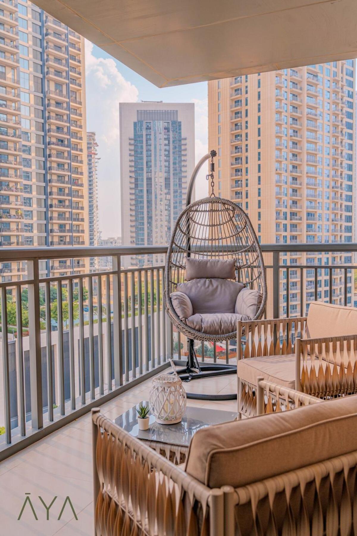 Creekside Vibes Chic With Views *