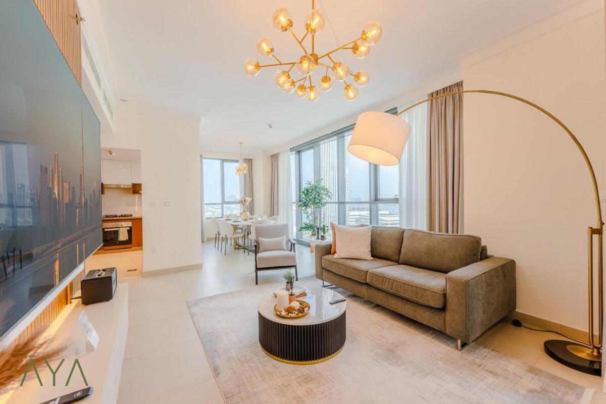 Creekside Vibes Chic With Views *
