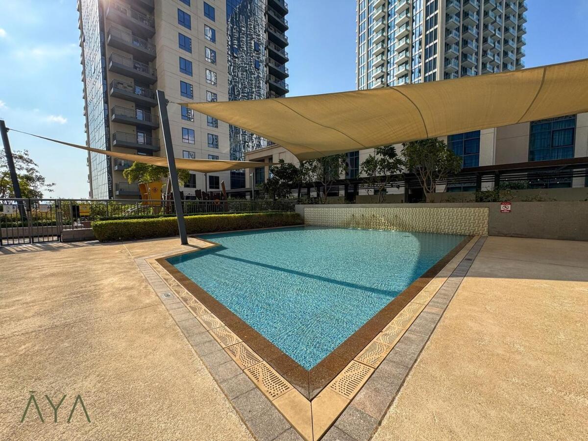 Creekside Vibes Chic With Views *